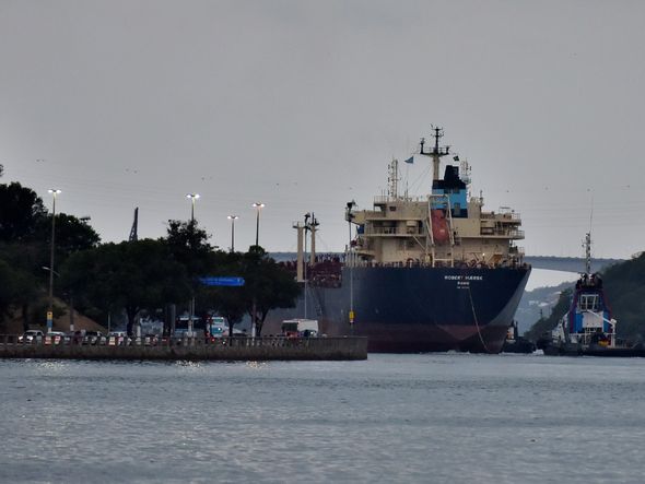 Após quarentena, navio Robert Maersk deixou o Porto de Vitória no dia 12 de agosto de 2021 por Fernando Madeira