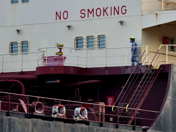 Após quarentena, navio Robert Maersk deixou o Porto de Vitória no dia 12 de agosto de 2021 por Fernando Madeira
