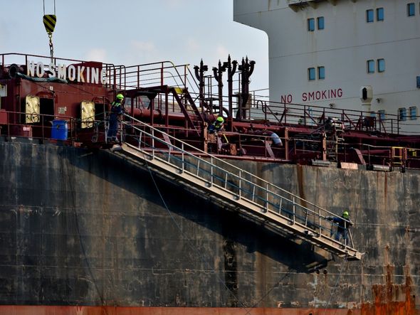 Após quarentena, navio Robert Maersk deixou o Porto de Vitória no dia 12 de agosto de 2021 por Fernando Madeira