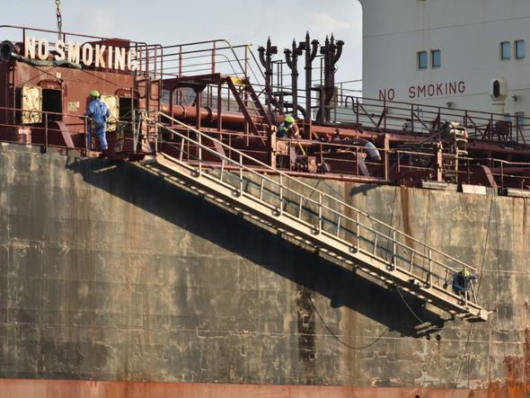 Navio dinamarquês Robert Maersk precisou ficar em quarentena no Espírito Santo, após casos de Covid-19 entre os tripulantes por Fernando Madeira