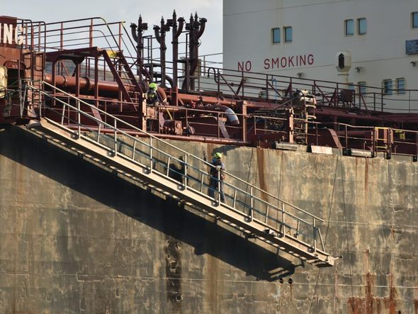 Navio dinamarquês Robert Maersk precisou ficar em quarentena no Espírito Santo, após casos de Covid-19 entre os tripulantes por Fernando Madeira
