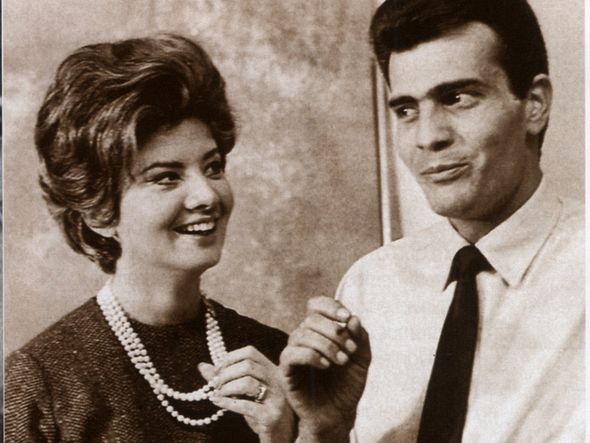 2002 - Livro Hollywood Brasileira - Panorama da Telenovela no Brasil - Tarcísio Meira, ator e Glória Meneses, atriz  por Divulgação/Arquivo A Gazeta  