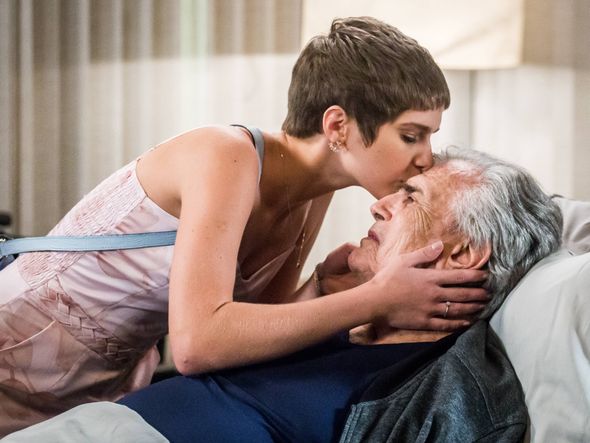 2016 - Isabella Santoni e Tarcísio Meira em cena de  A Lei do Amor por Divulgação/Arquivo A Gazeta