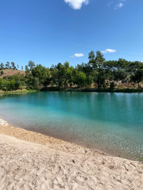 A lagoa azul, como é conhecida, fica no distrito de Piabanha do Norte, em Itapemirim