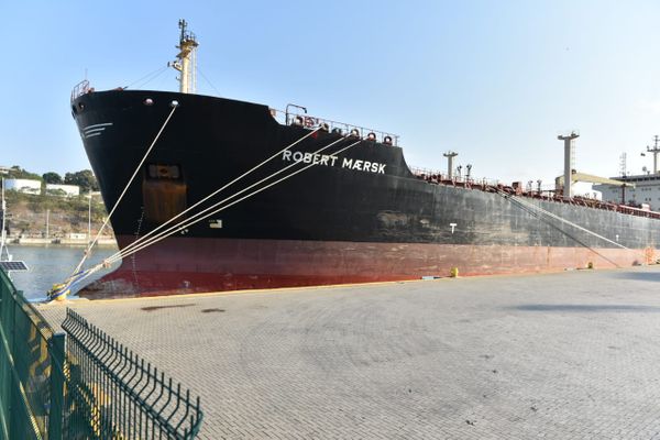 Navio dinamarquês Robert Maersk precisou ficar em quarentena no Espírito Santo, após casos de Covid-19 entre os tripulantes por Fernando Madeira