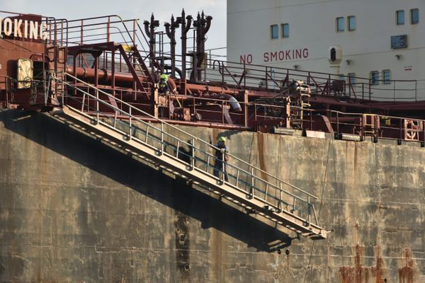 Navio dinamarquês Robert Maersk precisou ficar em quarentena no Espírito Santo, após casos de Covid-19 entre os tripulantes por Fernando Madeira