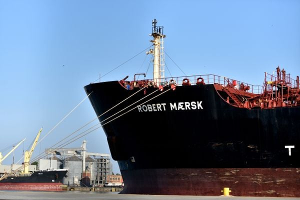 Após a tripulação do navio Robert Maersk testar positivo para Covid-19 e cumprir a quarentena, eles deixam o Porto de Vitória 