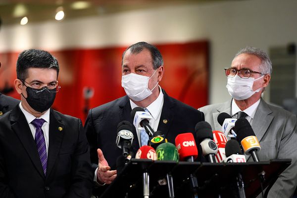 Senadores integrantes da CPI da Pandemia conversam com a imprensa sobre as ações da comissão.
