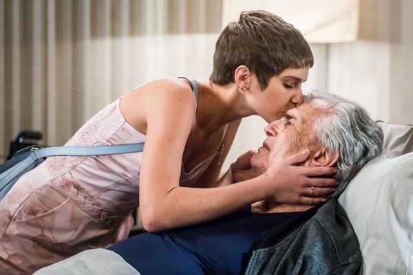 2016 - Isabella Santoni e Tarcísio Meira em cena de  A Lei do Amor por Divulgação/Arquivo A Gazeta
