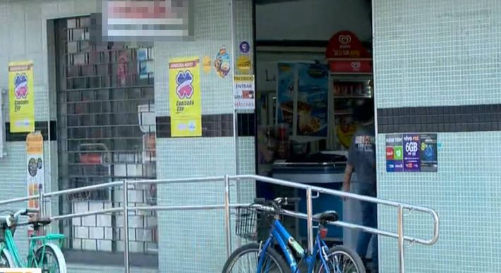 O crime aconteceu na manhã desta sexta-feira (13). O suspeito pegou o dinheiro do caixa e fugiu