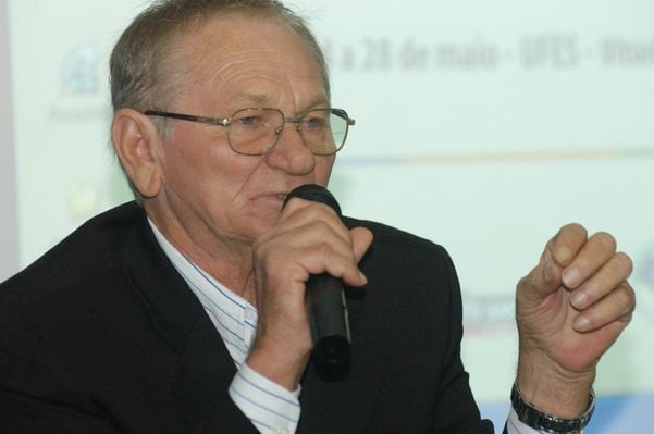 Amaro Covre palestrando em 2006 