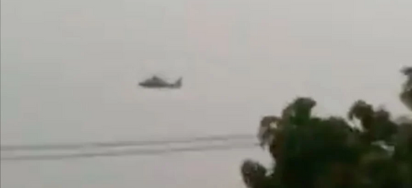 Moradores registraram o momento da queda do helicóptero 