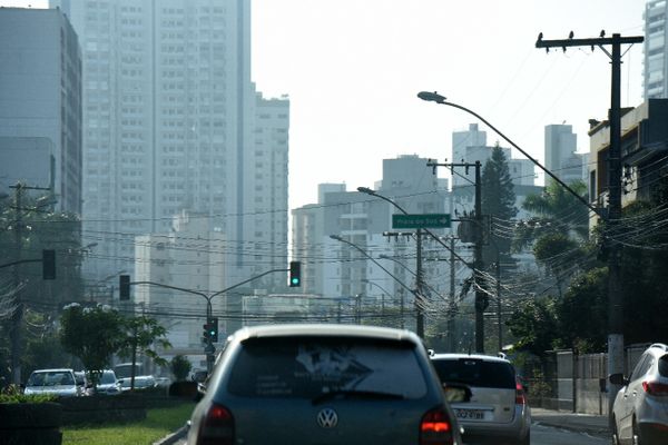 Nevoeiro cobriu parte da cidade de Vitória por Carlos Alberto Silva