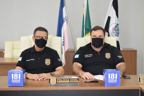 O delegado-chefe da Polícia Civil, José Darcy Arruda, e o superintende de Polícia Especializada, delegado José Lopes