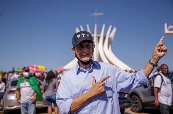O ex-deputado Roberto Jefferson em protesto a favor das armas em Brasília