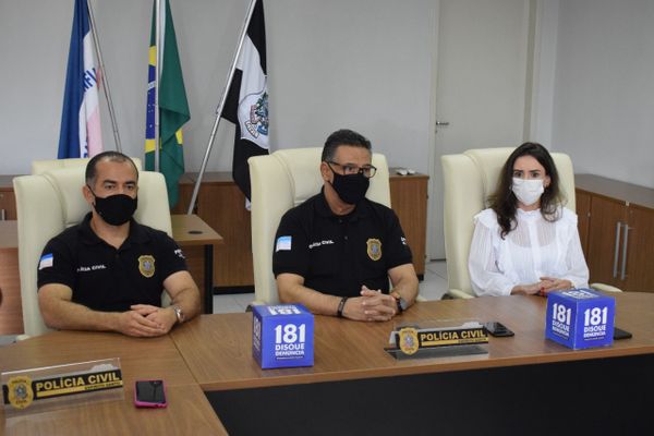 O superintendente de Polícia Regional Norte, delegado João Francisco Filho; o delegado-geral da Polícia Civil, José Darcy Arruda e a titular da Delegacia Especializada de Atendimento à Mulher de São Mateus, delegada Gabriela Zaché dos Santos