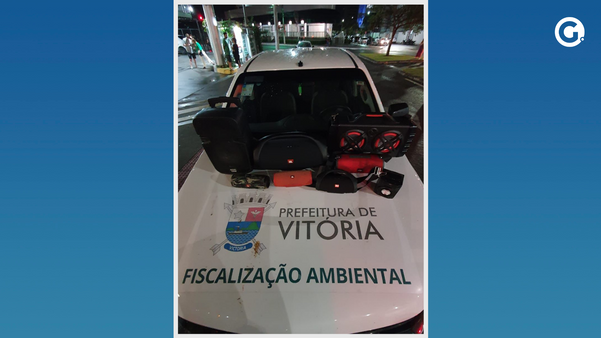 Caixas de som apreendidas pelos fiscais na Rua da Lama