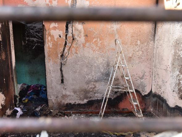 Fotos mostram escombros no interior da casa onde irmãos morreram incendiados na Serra por Fernando Madeira