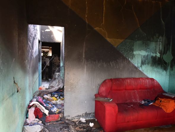 Fotos mostram escombros no interior da casa onde irmãos morreram incendiados na Serra por Fernando Madeira