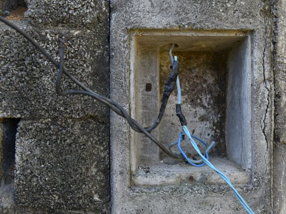 Fotos mostram escombros no interior da casa onde irmãos morreram incendiados na Serra por Fernando Madeira