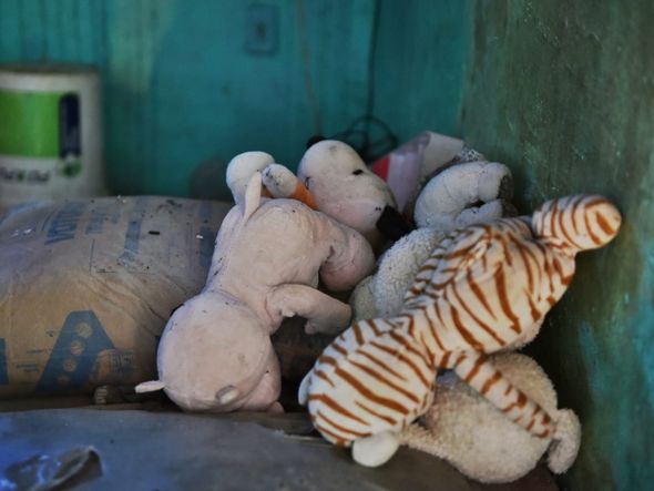 Fotos mostram escombros no interior da casa onde irmãos morreram incendiados na Serra por Fernando Madeira