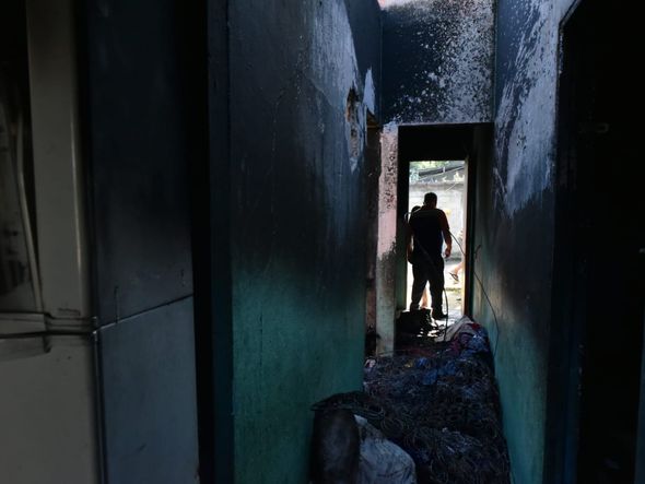 Fotos mostram escombros no interior da casa onde irmãos morreram incendiados na Serra por Fernando Madeira