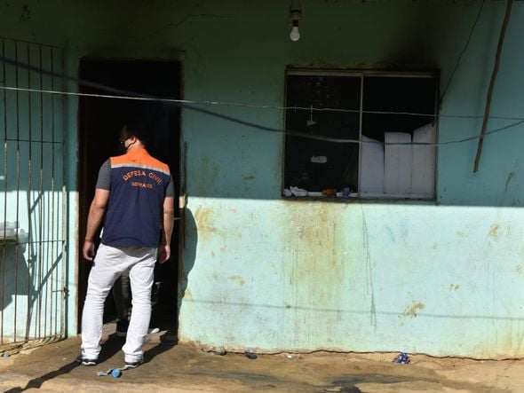 Fotos mostram escombros no interior da casa onde irmãos morreram incendiados na Serra por Fernando Madeira