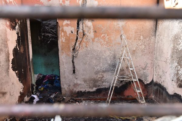 Fotos mostram escombros no interior da casa onde irmãos morreram incendiados na Serra por Fernando Madeira