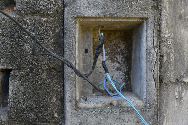 Fotos mostram escombros no interior da casa onde irmãos morreram incendiados na Serra por Fernando Madeira