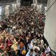 Imagem - Talibã: avião militar para 100 decola do Afeganistão com 640 a bordo