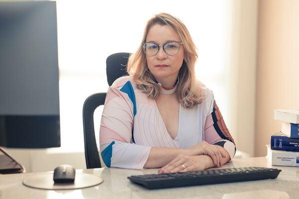 De acordo com a psiquiatra Fernanda Mappa, o que mais motiva os pais a buscarem um serviço de saúde em busca de respostas é o atraso na fala.