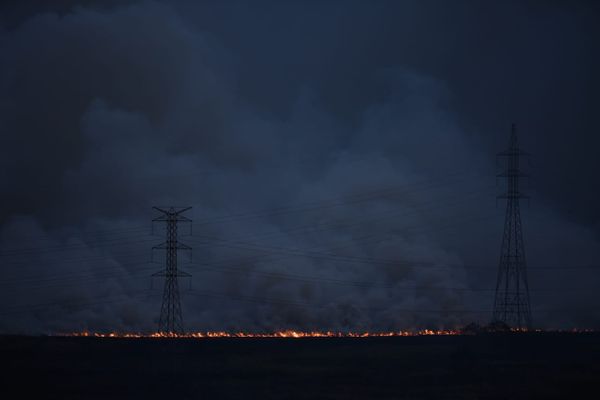 Incêndio atinge área de vegetação na Serra por Fernando Madeira