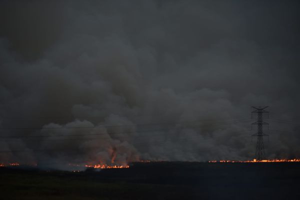 Incêndio atinge área de vegetação na Serra por Fernando Madeira