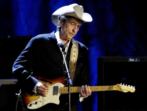 O músico Bob Dylan durante apresentação no Wiltern Theatre, em Los Angeles, em 2004