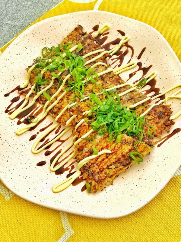 Okkonomiyaki, crepe japonês com legumes. Receita de Bia Brunow