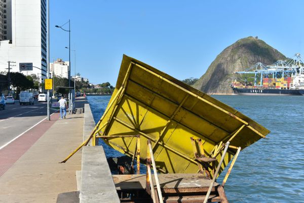Plataforma em Vitória veio abaixo cerca de um mês depois de denúncia  por Fernando Madeira