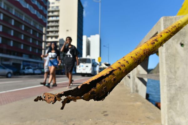 Plataforma em Vitória veio abaixo cerca de um mês depois de denúncia  por Fernando Madeira