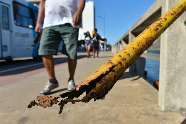 Plataforma em Vitória veio abaixo cerca de um mês depois de denúncia  por Fernando Madeira