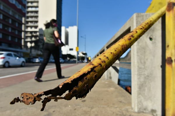 Plataforma em Vitória veio abaixo cerca de um mês depois de denúncia  por Fernando Madeira