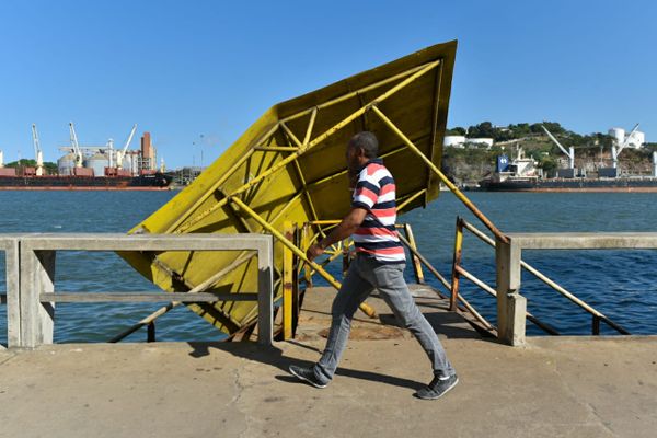 Plataforma em Vitória veio abaixo cerca de um mês depois de denúncia  por Fernando Madeira
