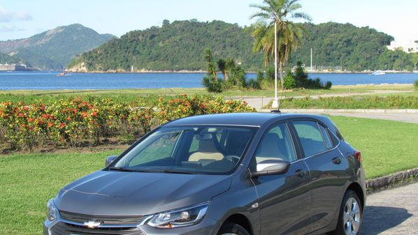 Modelo é produzido no Complexo Industrial Automotivo de Gravataí, no Rio Grande do Sul; paralisação foi provocada pela falta de componentes eletrônicos