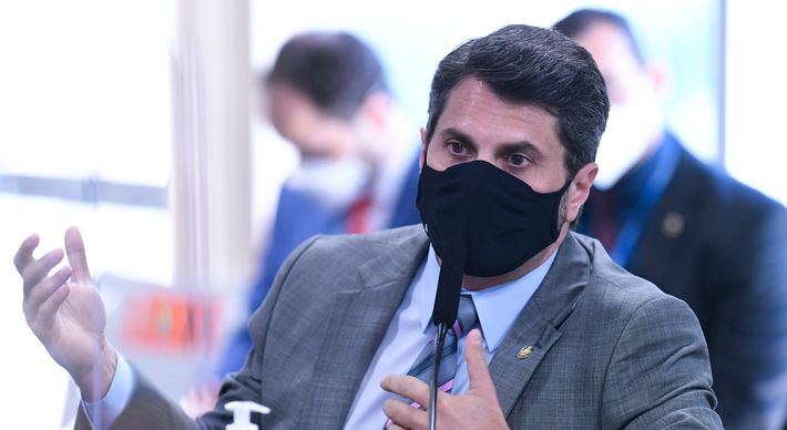 Senador do ES diz que defesa de tratamento precoce contra a Covid, feita em reunião divulgada pelo Intercept, foi em um outro contexto, quando vacinas não tinham sido desenvolvidas