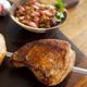 Imagem - Aprenda a preparar picanha suína no espeto e paçoca de pinhão