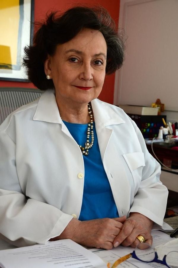 Margareth Dalcolmo se formou em 1978 pela Escola Superior de Ciências da Santa Casa de Misericórdia de Vitória (Emescam), e hoje atua como pesquisadora na Fundação Oswaldo Cruz (Fiocruz)