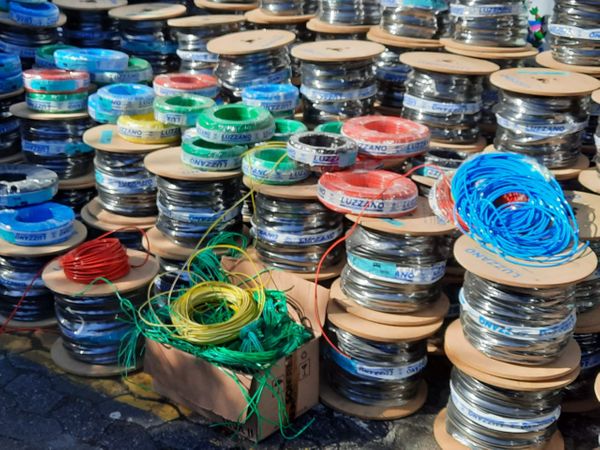 Polícia apreendeu cerca de 40 mil metros de fios irregulares na Grande Vitória