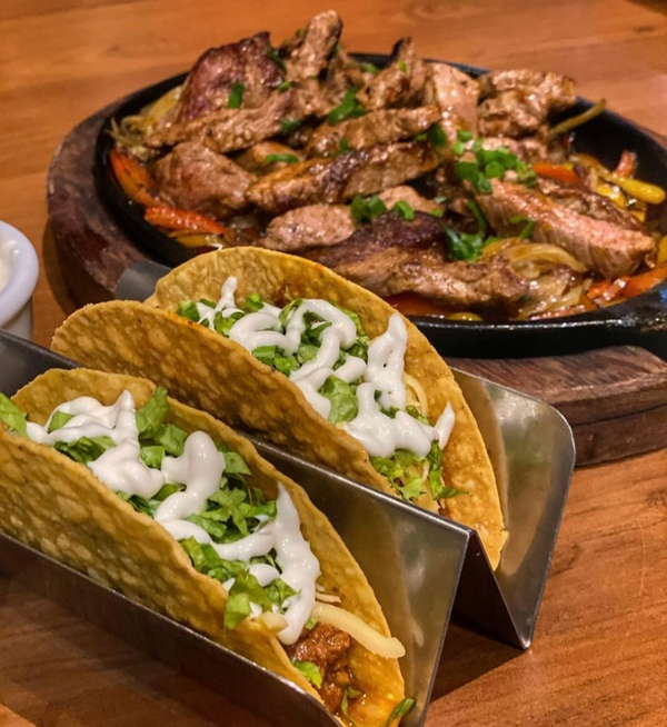 En Los Chicos se sirve comida mexicana / tex-mex. Restaurante