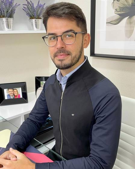 Namorado de Gil do Vigor, Plínio Vasconcelos é dentista