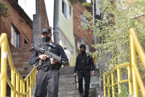 Policiais Civis em operação no Morro da Conquista, em Vitória por Ricardo Medeiros