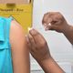 Não precisa agendar para receber a vacina contra a Covid-19 em Cachoeiro. As doses que sobraram do último dia D estão disponíveis nas salas de vacina para o público acima de 18 anos
