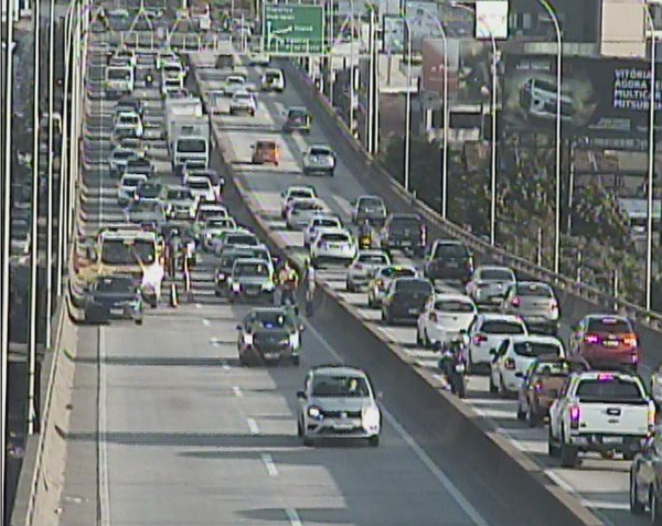 Acidente deixa trânsito congestionado na Terceira Ponte 